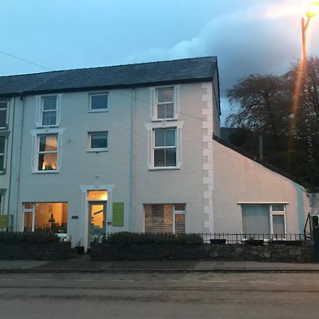 Glyn Afon Hotel Caernarfon Exterior photo